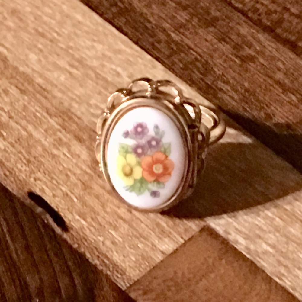 Vintage , Avon locket ring.